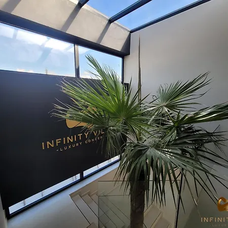 Villa Infinity *