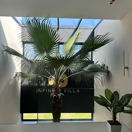 Villa Infinity