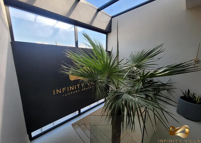 Villa Infinity *